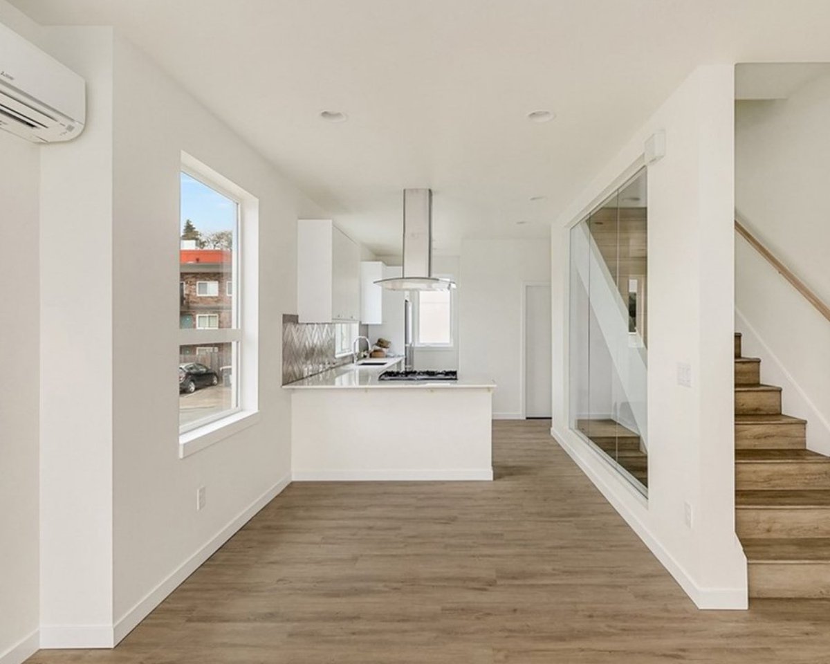 JLS_Seattle_NE's tweet photo. New listing!

3731 F S Dawson St | Seattle, WA 98118
2 Beds | 1.75 Baths | 1,156 SqFt
✨ Open House Sunday 8/8 from 1-4pm ✨

https://t.co/QUe1CVdJ0a

Andy Sather @raincityhomes 206-234-4897 

#johnlscottrealestate #seattle #seattlerealestate #seattlehomeforsale #columbiacity https://t.co/40inkJAbWV
