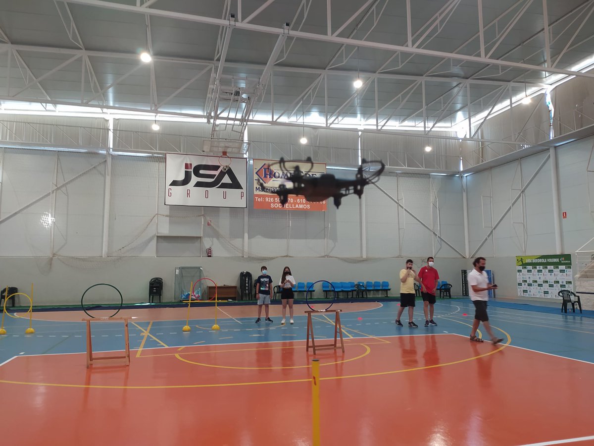 UtilTechCR's tweet photo. Con motivo de la realización de un Taller de manejo de #drones, encuadrado en el #urbancamp, UtilTech acudió con sus drones para disfrutar de l@s más jóvenes.
#afymos
#uaventerpriseproject
#utiltech https://t.co/uWIMuNJhpG