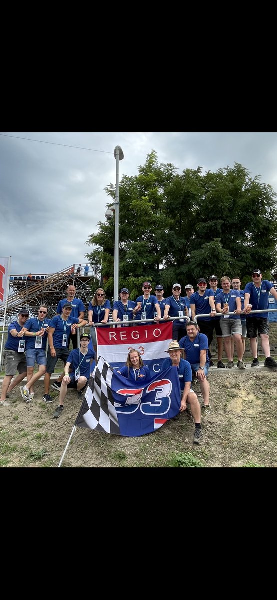 RegioService's tweet photo. Met het hele team @RegioService naar Boedapest geweest. Formule 1.  Een ongelofelijke ervaring met een zeer spannende race!  #bedrijfsuitstapje https://t.co/1OsI34sQeZ
