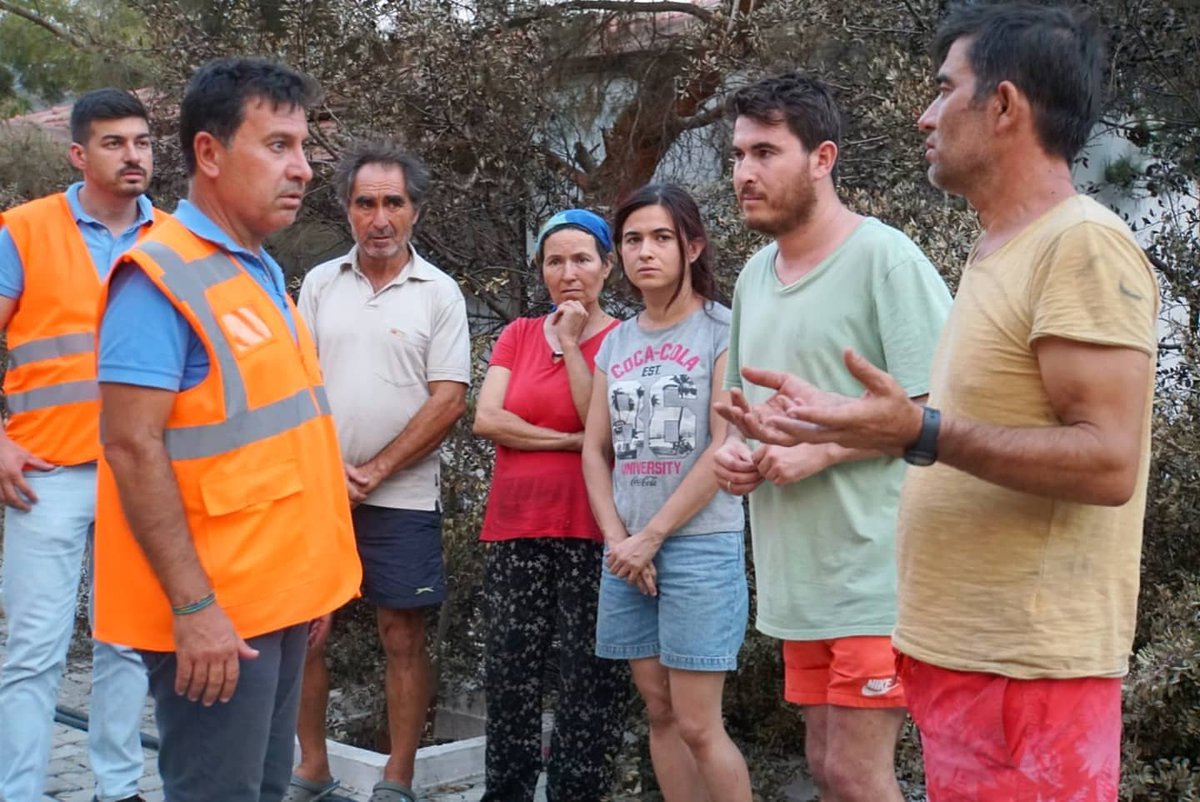 Mücadelemiz sürüyor.
Değerli sanatçılar Zülfü Livaneli, Mert Fırat ve Gülben Ergen ile birlikte yangından etkilenen vatandaşlarımızın yanındaydık.

Yangınla mücadelemizi bir an önce bitirip, dayanışmayla yaralarımızı sarmaya başlayacağız.
<a href="/LivaneliZulfu/">Ömer Zülfü Livaneli</a> <a href="/gulbenergen/">Gülben Ergen</a> <a href="/mert__firat/">Mert FIRAT</a>