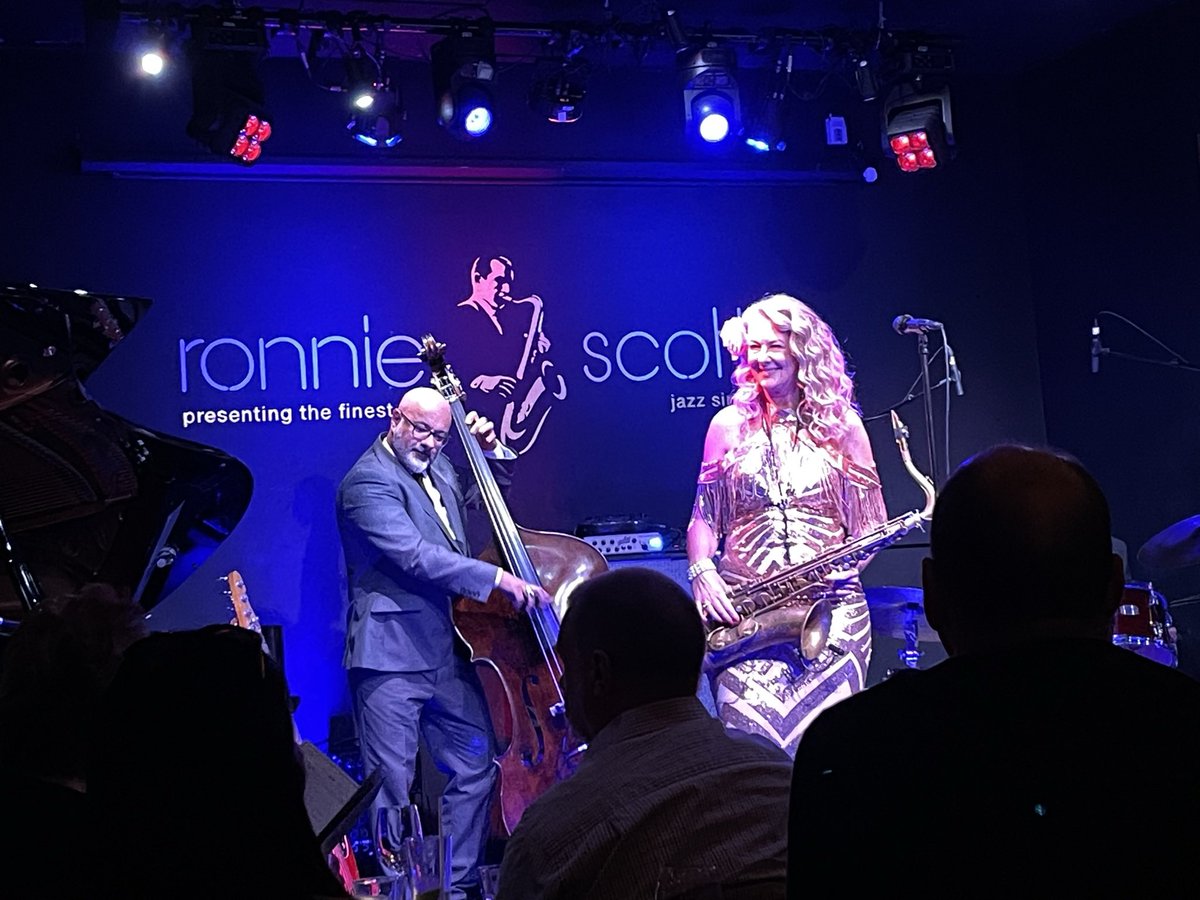 zoedavinah's tweet photo. Ticked off the #BUCKETLIST …a trip to @officialronnies in #London, to enjoy the amazing @KimCypher and band at their debut performance 👏🏼🎉🎶. What a day! #kimcypher you smashed it & I’m so happy for you!! 🔥💛🎷🎤 https://t.co/KYEvdb7V9t