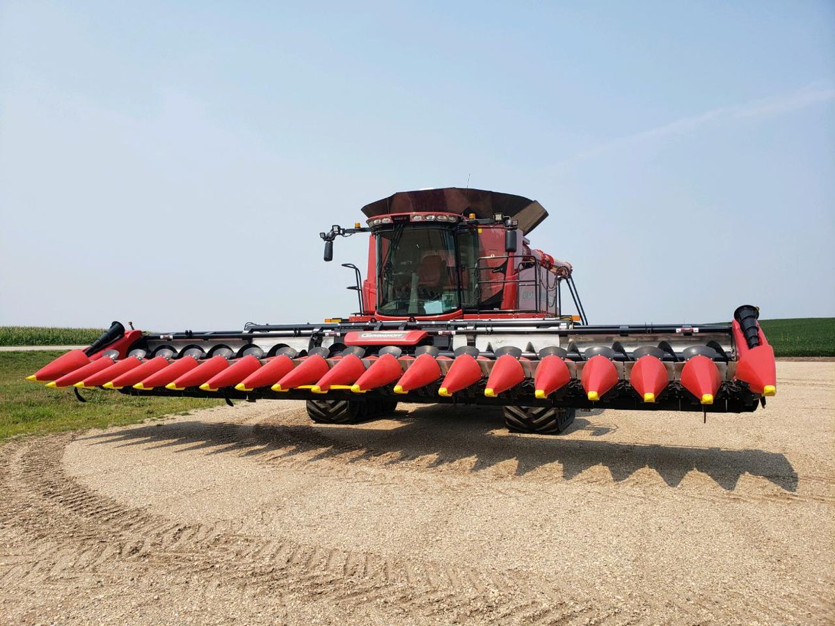 ReichhardtUSA's tweet photo. We installed a new PSR TAC row guidance kit today on a very nice @Case_IH 8240 with @Geringhoff 18 row 22" header. https://t.co/15CGurkVKp