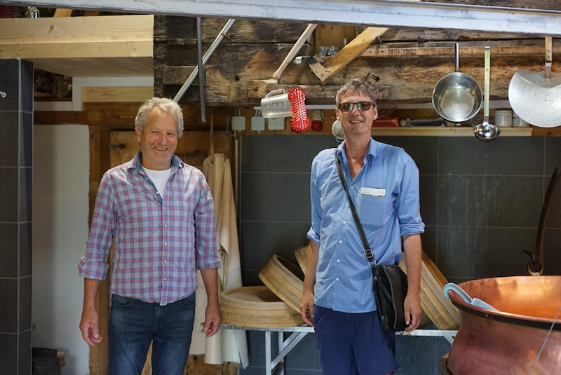 kaesekommissar's tweet photo. Einzigartige Käsekultur aus dem Bregenzerwald. Leo Feurstein - Alpe Vordere Niedere -Gepsenalpkäse - es geht nicht mehr besser!
#RealSlowFood #Slowcheese #Vorarlberg #Leidenschaft https://t.co/KUhtkDDuoB
