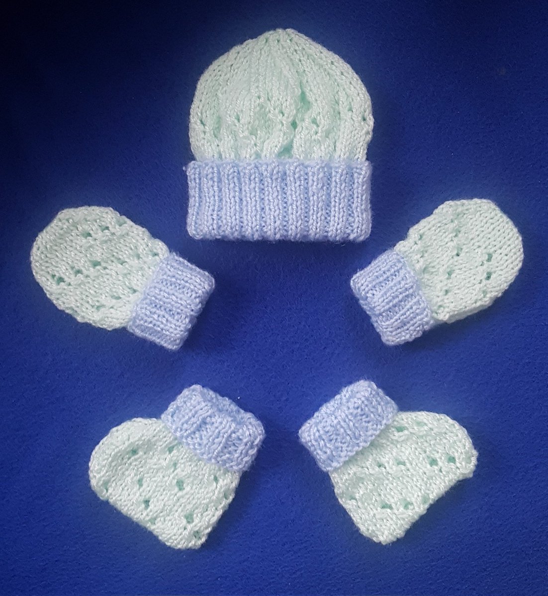 HemaChaplin's tweet photo. Lots of #ChapsKnits newborn sets coming up with all the winter babies that are due in the next few monthd 😍 first one pastel baby blue and mint green with the next one being light grey and cream! #knittingtwitter https://t.co/mRF8N9Z2u7