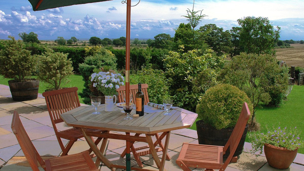 Due to last minute cancellation our Minster View and Hazelwood Rooms are available tomorrow and Thursday night. Both Twin Rooms. Grateful for any retweets. Thank you 🙏 #bedandbreakfast