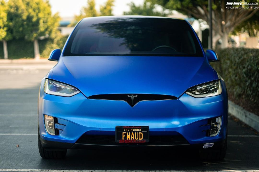 teslaownersSV's tweet photo. Stand up to stand out. @elonmusk is a Fwaud so bright colors only make sense. Thanks to the team at @sscamerica for the work. https://t.co/DFoVbzUwCd https://t.co/KqjZT7TyYq