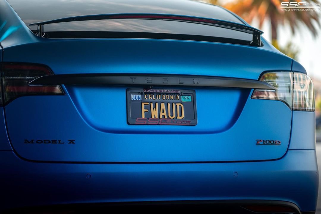 teslaownersSV's tweet photo. Stand up to stand out. @elonmusk is a Fwaud so bright colors only make sense. Thanks to the team at @sscamerica for the work. https://t.co/DFoVbzUwCd https://t.co/KqjZT7TyYq