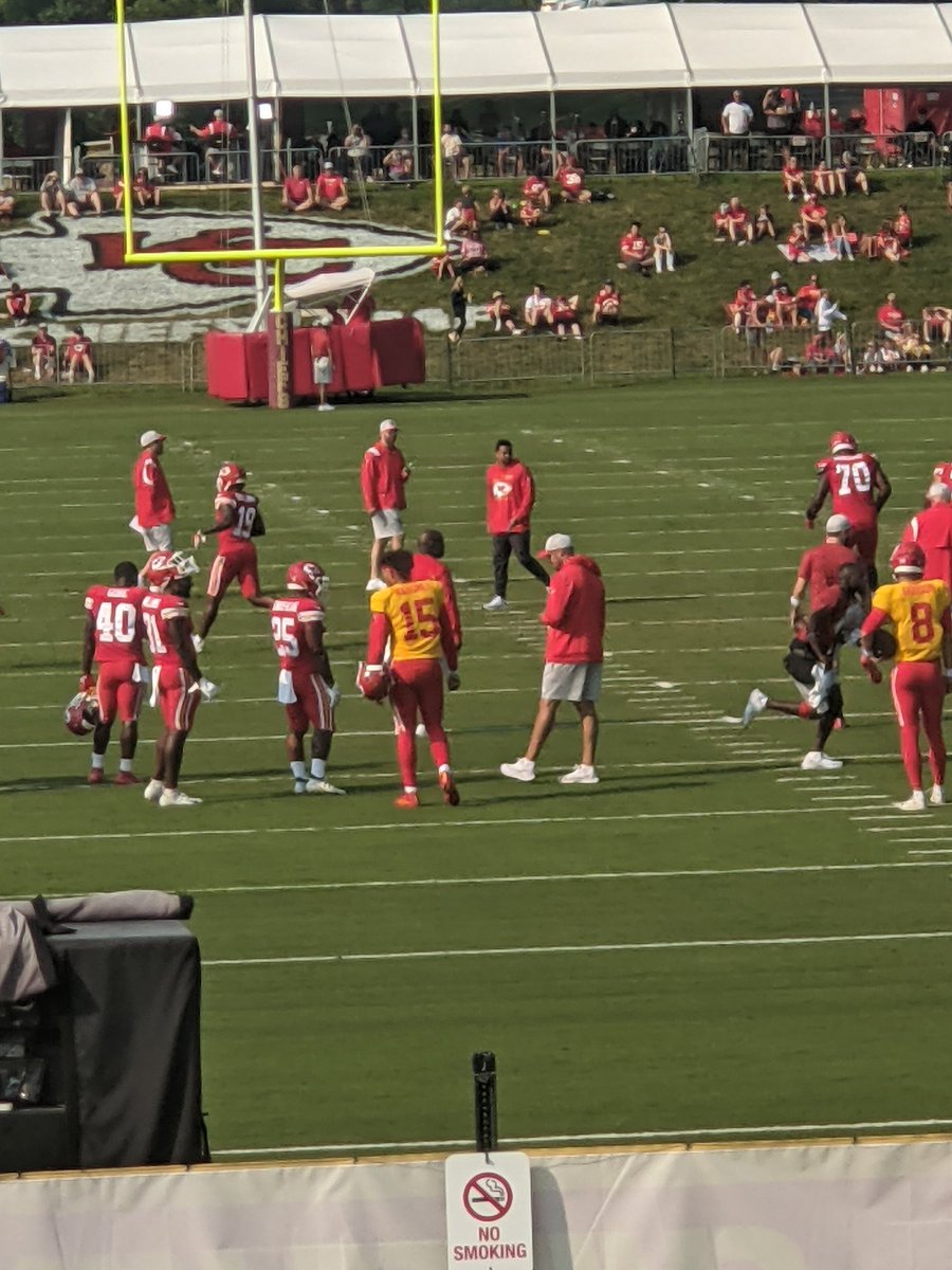 EllermanLindsay's tweet photo. Had a great time @Chiefs training camp this morning. #hotwifehappyhusband #ChiefsKingdom #Ellerman2021 @CoachEllerman https://t.co/xnefPXHbuj