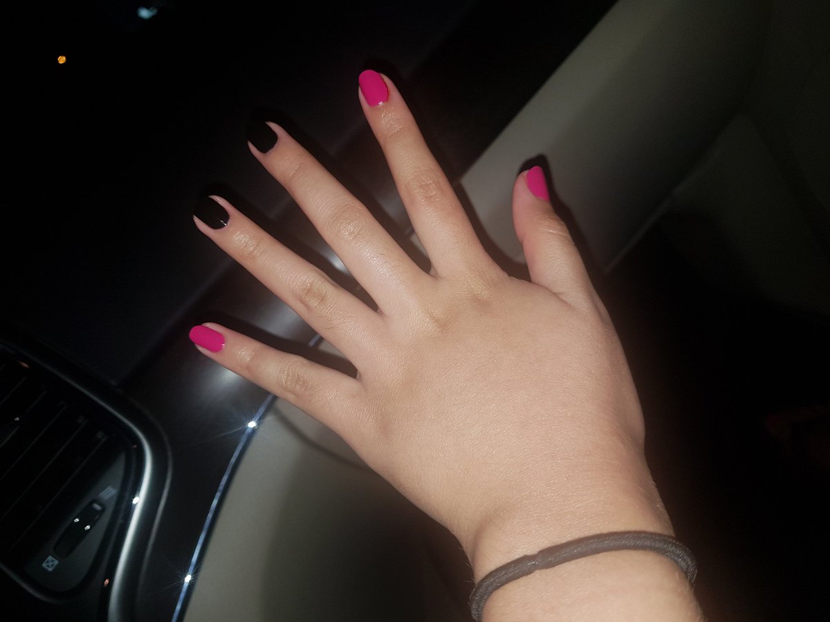 RialoreM's tweet photo. Fixed my nails, dyed my hair, bought my outfit and VIP seat ticket. All for @BLACKPINK 's The Movie. See you there #Blinks! 🖤💗 

#BLACKPINKTHEMOVIE 
#BLACKPINK 
#5thANNIVERSARY https://t.co/wLBVsdFC0X