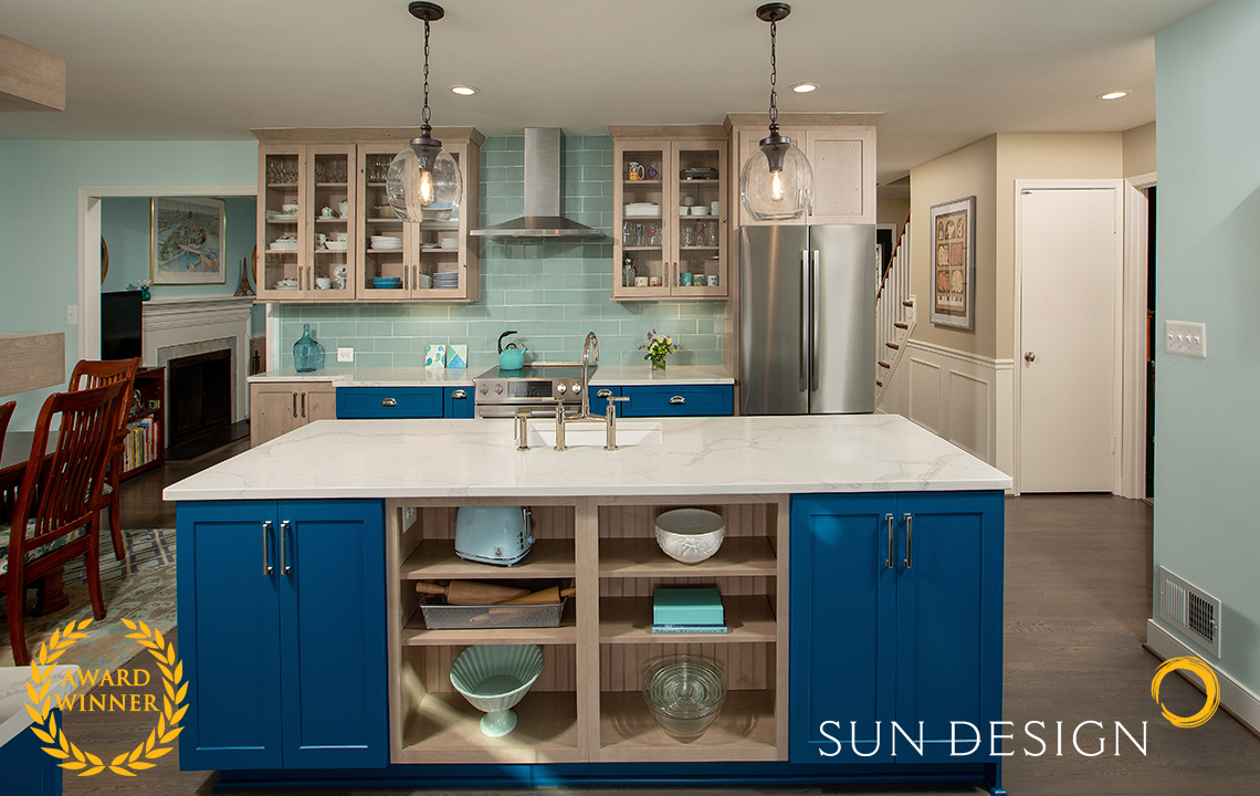We are in love 😍 with the wood finishes, mixed with glass tiles and cabinet fronts, and 🌊🌊 coastal color palette! Recipient of a 2021 Coty Award with the National Association of the Remodeling Industry!

View the Coastal Inspired kitchen here: sundesigninc.com/portfolio/kitc…