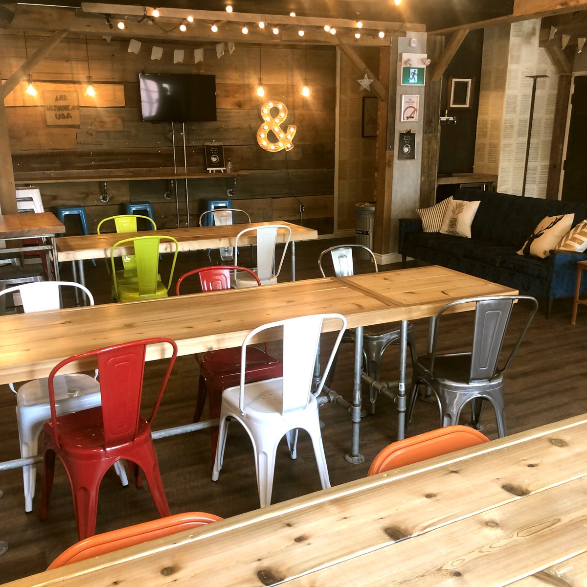 tothewaypoint's tweet photo. Our layout is slightly different to enable social distancing between tables and some chairs... but you can expect the same cozy and comfortable vibe as before!
.
.
#sharedspace #coworkspace #communitycentre https://t.co/hQX0wIJ1jt