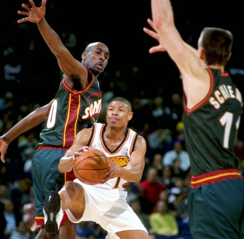MuggsyBogues's tweet photo. Throwback to playing the Supersonics and getting to compete with Gary Payton the Glove!
#heartoverheight #dpoy #nba #retronba #throwback https://t.co/wCDIamOIYA
