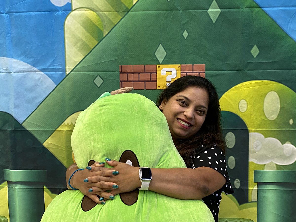 asmithedtech's tweet photo. Pearland High School - New Teacher Orientation 2021! #PEARUP https://t.co/Mm8NzG9UN4