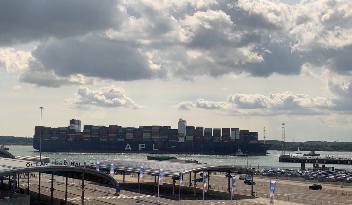 Casting quite the presence in the Port of Southampton today, APL Lion City. Almost 400 metres in length and wider than an Olympic swimming pool is long, she carries thousands of containers #keepingbritaintrading