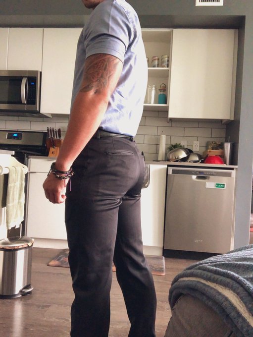 Got my Big Booty Work Pants on Today ??? https://t.co/0Za9yHAmff