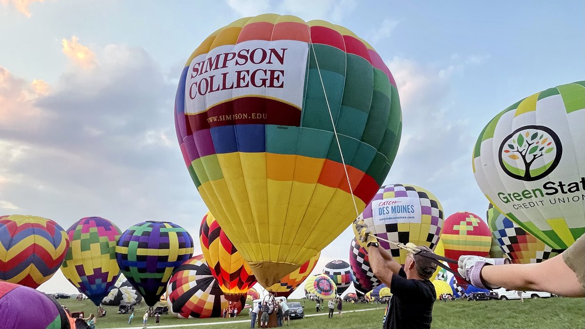 SimpsonCollege's tweet photo. More than 100 balloons are participating in week's National Balloon Classic. Guess which is our favorite! https://t.co/xdT8ptTUkP