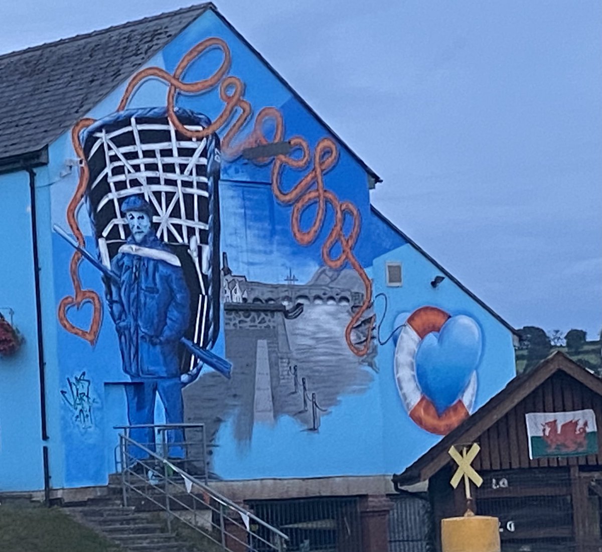 CaruSirGar's tweet photo. Lovely piece of art 🖼 done by JenksArt in Carmarthen.
#carmarthenshirestandard #llanellistandard #westwaleschronicle #redbrandmedia #streetart #art #carmarthen https://t.co/fhiMH2F6ui