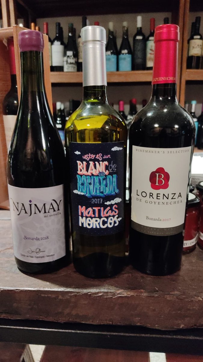 En la semana de la #Bonarda esta semana vamos a descorchar con nuestros clientes y amigos en la vinoteca:

- Najmay de <a href="/NoeliaJuri/">Noelia Juri</a> 
- Blanc de Bonarda de <a href="/MatiasMorcos/">Matias Morcos</a> 
- Lorenza de bodega Goyenechea 

Salud amigos! #elvinoune