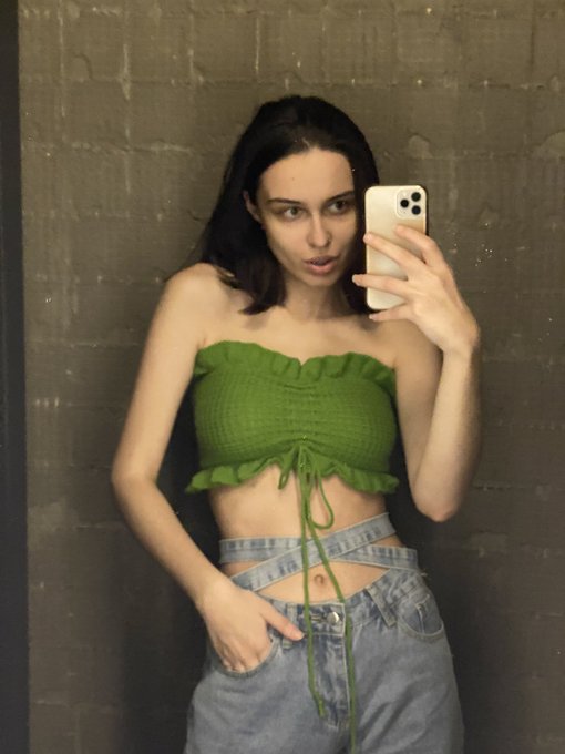 я влюбилась в саму себя. вы только посмотрите какая я охуенная ❤️&zwj;🔥❤️&zwj;🩹💔 https://t.co/cZsZiwJcrC