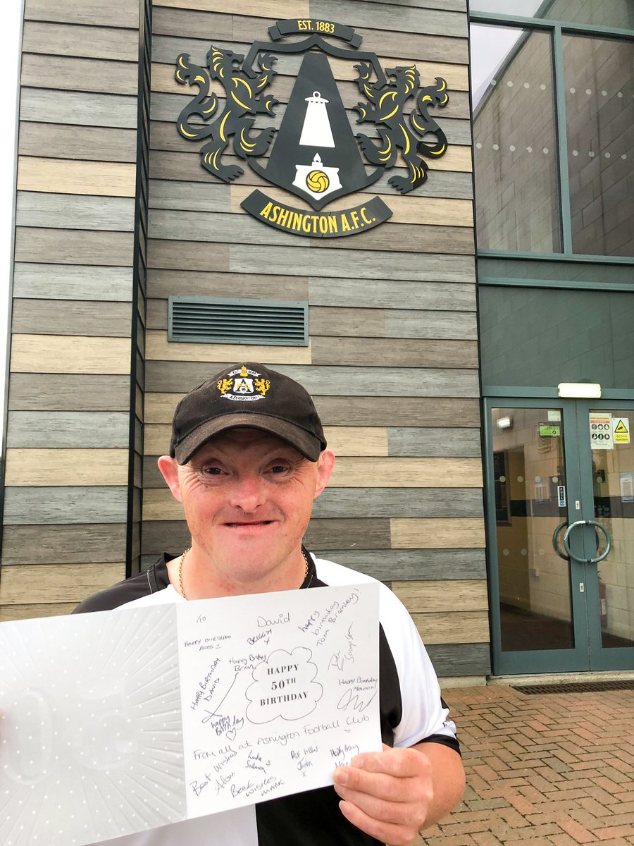 rossi_NE63's tweet photo. Felt amazing to be back in the stands at @Ashington_FC tonight.. but a huge thank you goes to Brian, staff and players for going above and beyond again to wish my uncle David a happy birthday.. what a club! #collierarmy #ashingtonafc #colliers #ne63 #grassrootsfootball https://t.co/FKNHSSezkj