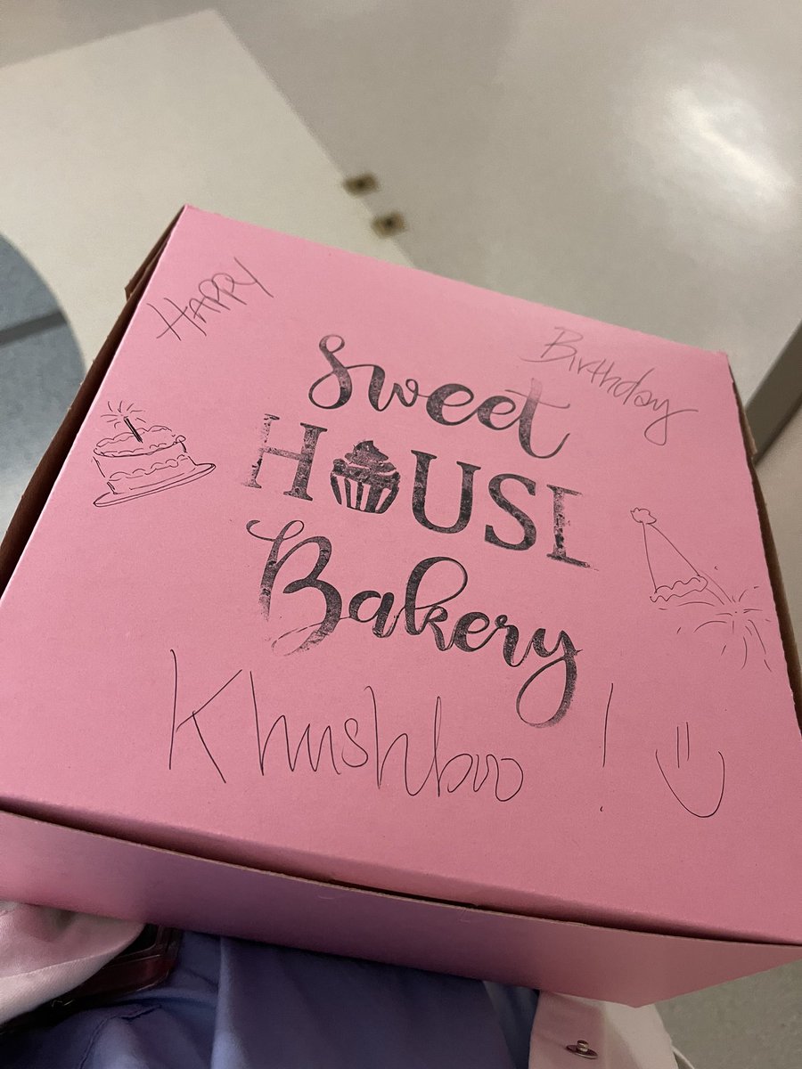 Nothing better than spending your birthday rounding on #GIconsult service…right?? Adding a little bit of sweetness (*carbs!) to the day—Happy birthday, @KhushbooSGala!

@MayoClinicGIHep @MayoMN_IMRES @DougSimonetto @tariqraseen