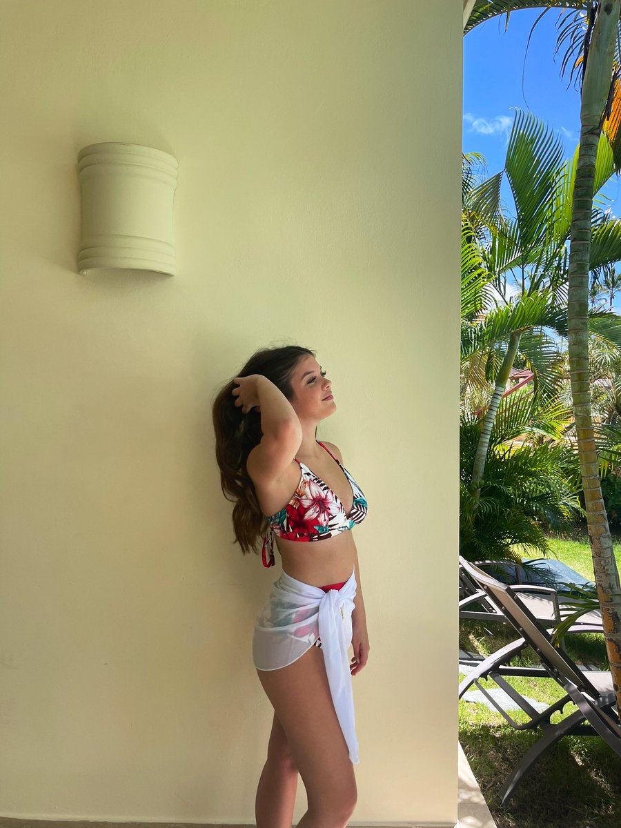 MackenzieAnneS1's tweet photo. 🌴🌴 https://t.co/qvTWZO7eAL