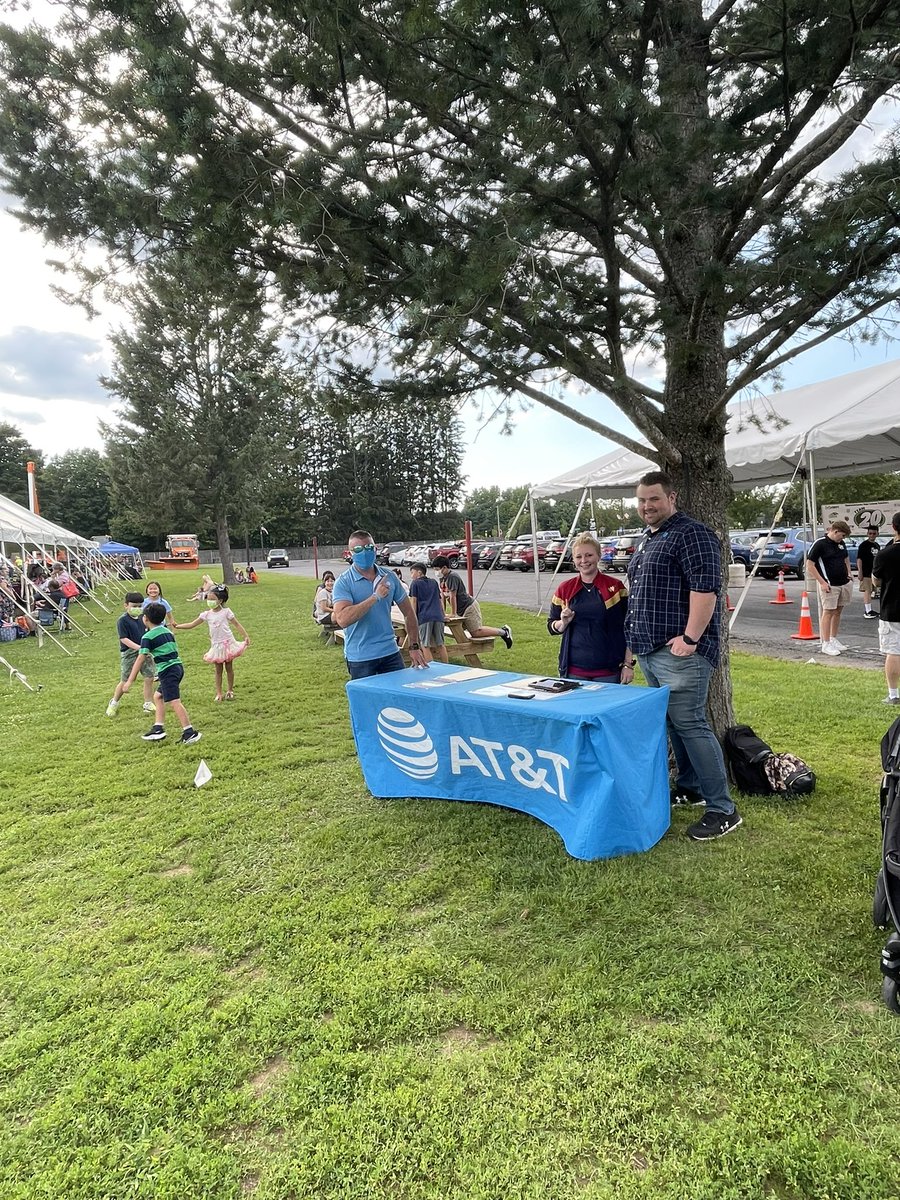 JeffSpain2's tweet photo. National Night Out in Clifton Park #FirstResponderAppreication #ATT #primecomms #FirstNet @DennisJFosterJR @Bigmink8 @Rachael_lewis_ @judy_cavalieri @pforte82 @PRIMER4LIFE @AkbarPRIME1 @PrimeComms https://t.co/zlrd8Zs8PG