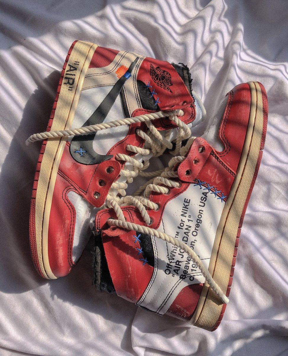nicekicks's tweet photo. Custom detailing on these “Chicago” Off-White x Air Jordan 1’s. ✂️ https://t.co/AZUOy2Xism