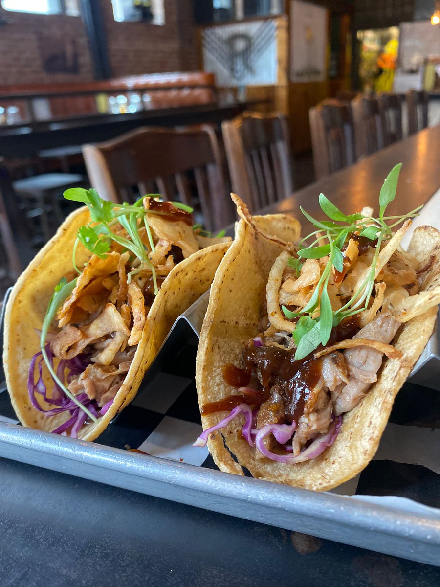 👉Tonight's Taco Special:
Pork 🌮 with red cabbage, crispy onions and bbq sauce $13
+ Taco Tuesday selections:
🐔Chicken $12
🌮 Beef $13
🐟 Fish $14
🍹 Margaritas $6 classic  or frozen with purchase of Tacos 😋
#tacotuesday #tacos #taco #cincodemayo #foodie #mexicanfood