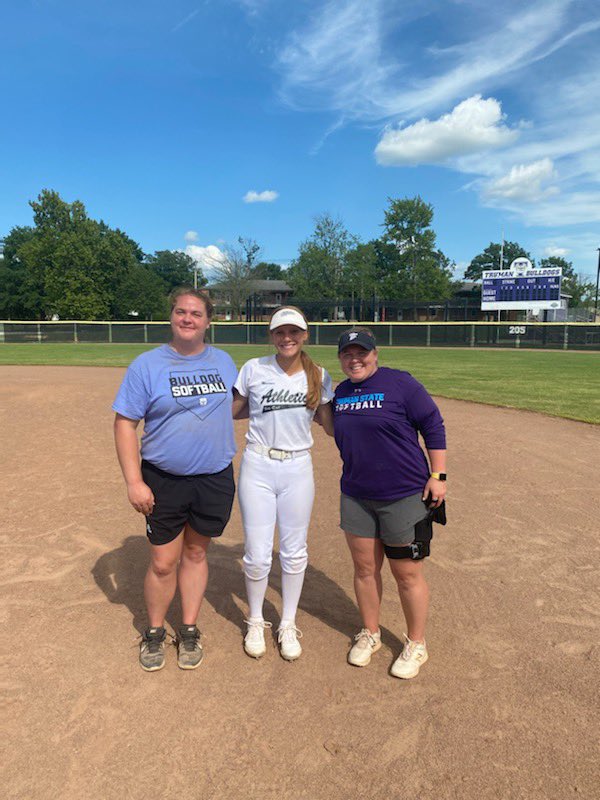 jaley88588309's tweet photo. Had a great time at the @TrumanSoftball Elite Camp today!! Big thanks to @_CoachAB for all the help! https://t.co/acWKOOn2wz