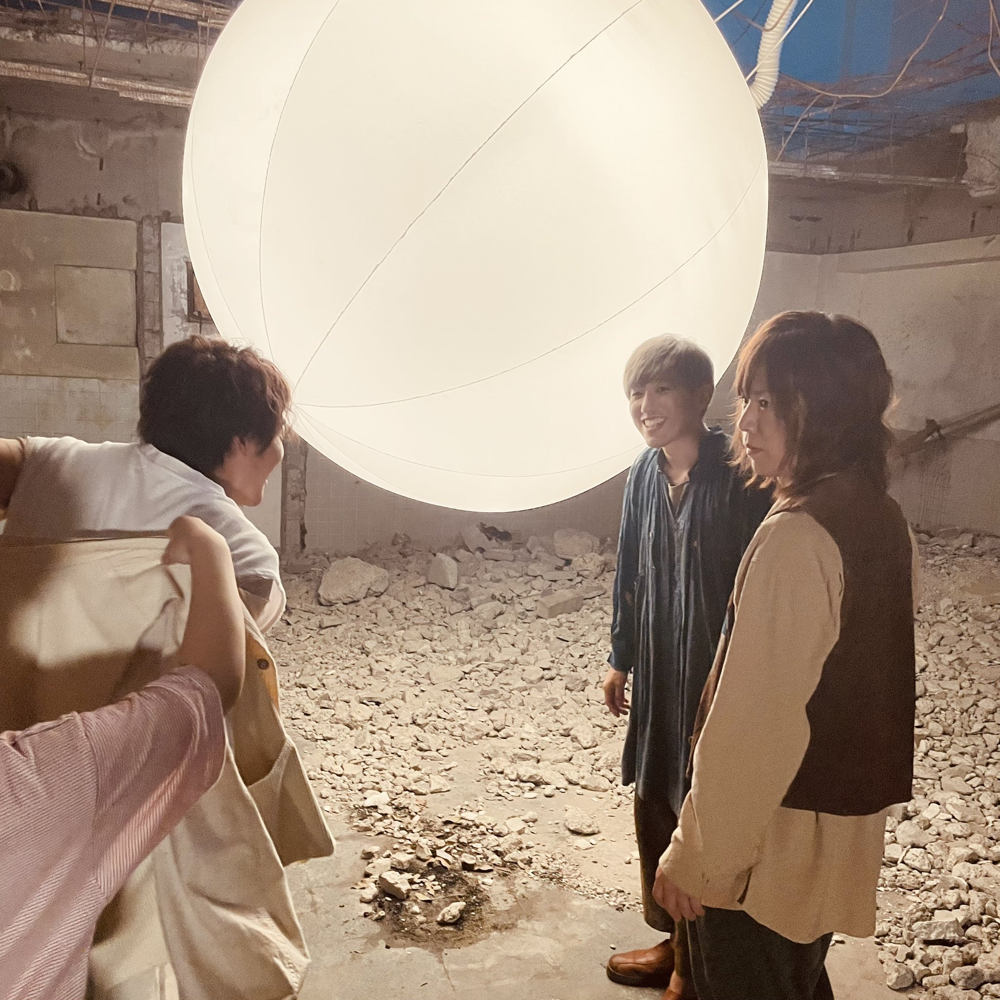 Cyanotype シアノタイプ A Twitter 紬 Tsumugi 西間木陽 この曲は朝起きてお風呂の中で作った曲です 作曲していると中には作り始めた瞬間に良いものが出来てるなとスラスラ進む楽曲があってこの楽曲はそんな楽曲でした あとは曲の頭にとにかくインパクトが欲しかった