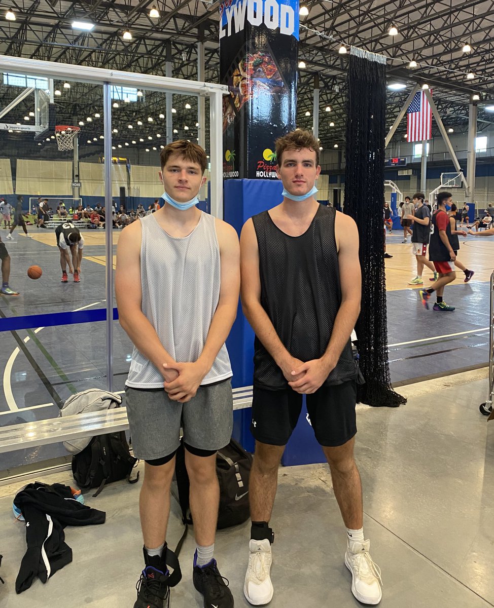 Couple wings getting some work in at Brown Elite Camp today. Talented scorers with prototypical builds, @grenert_max and <a href="/FKuechen/">Florian Kuechen</a> are college players