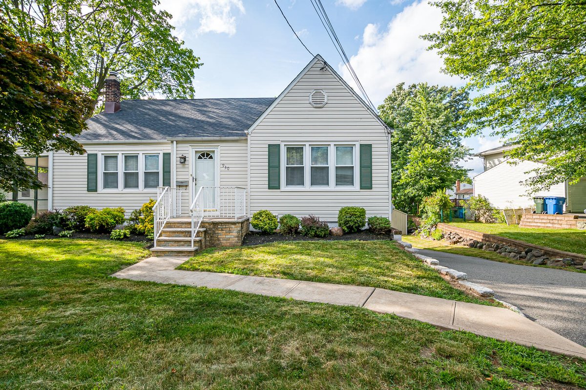 sparkyourmovekw's tweet photo. PRICE REDUCED - Now Just $455K
3 Br, 2 Ba, Finished Walkout Basement with Bonus Room (has a closet), Parking for 6+ Cars, Close to trains.
Contact me for details
#Fords #NJ #RealEstate #Woodbridge #Realtor #forsale #homesforsale #homes #dreamhome
https://t.co/YP5iIsSaQn https://t.co/wVfhADYJHs