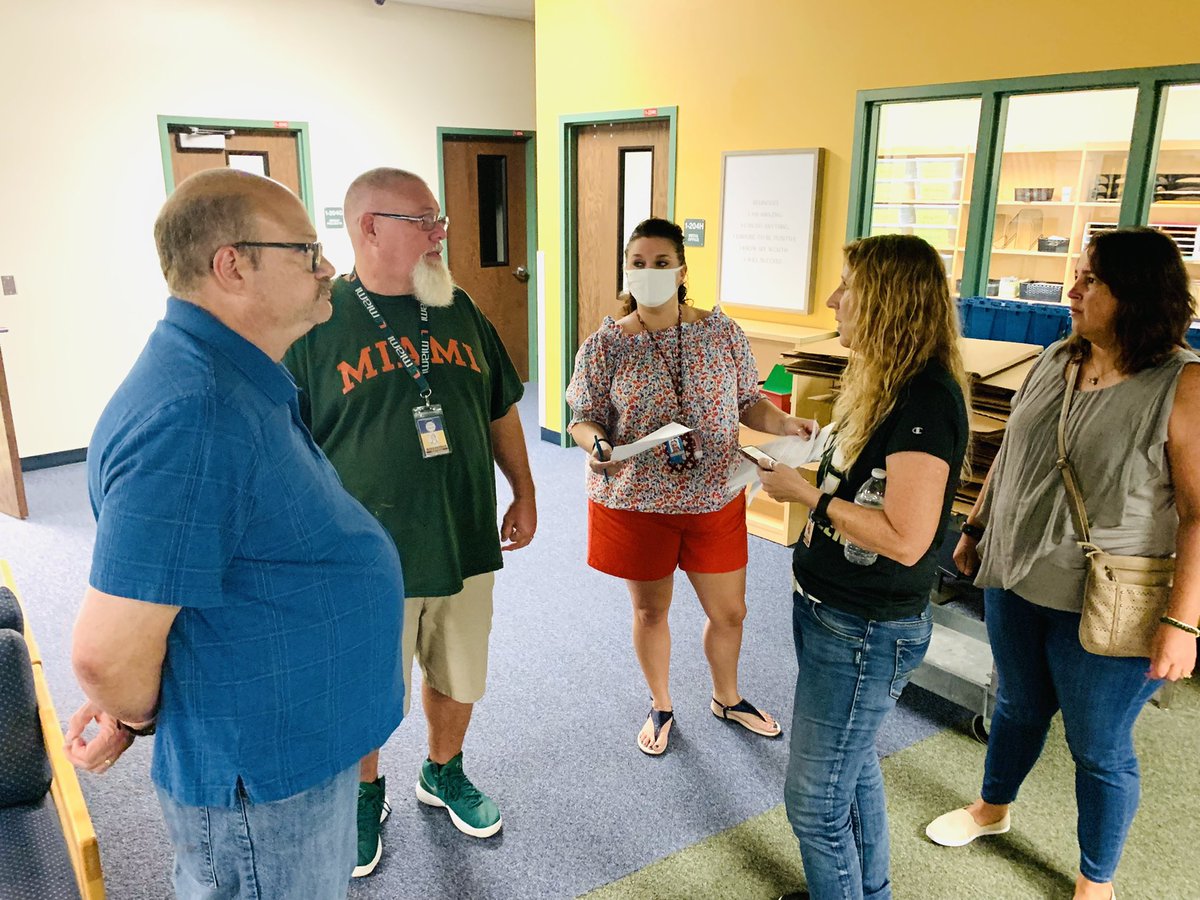 ichighschool's tweet photo. It’s never a dull moment in the swamp. Today, we kicked off another fun filled day with the department scavenger hunt for the 2021-2022 teacher in service week.
#gettingreadyforstudents #BacktoSchool2021 #teachersrock #schooltime #learningiscool #capecoral #GoGators #Gators https://t.co/unixZUO0pc
