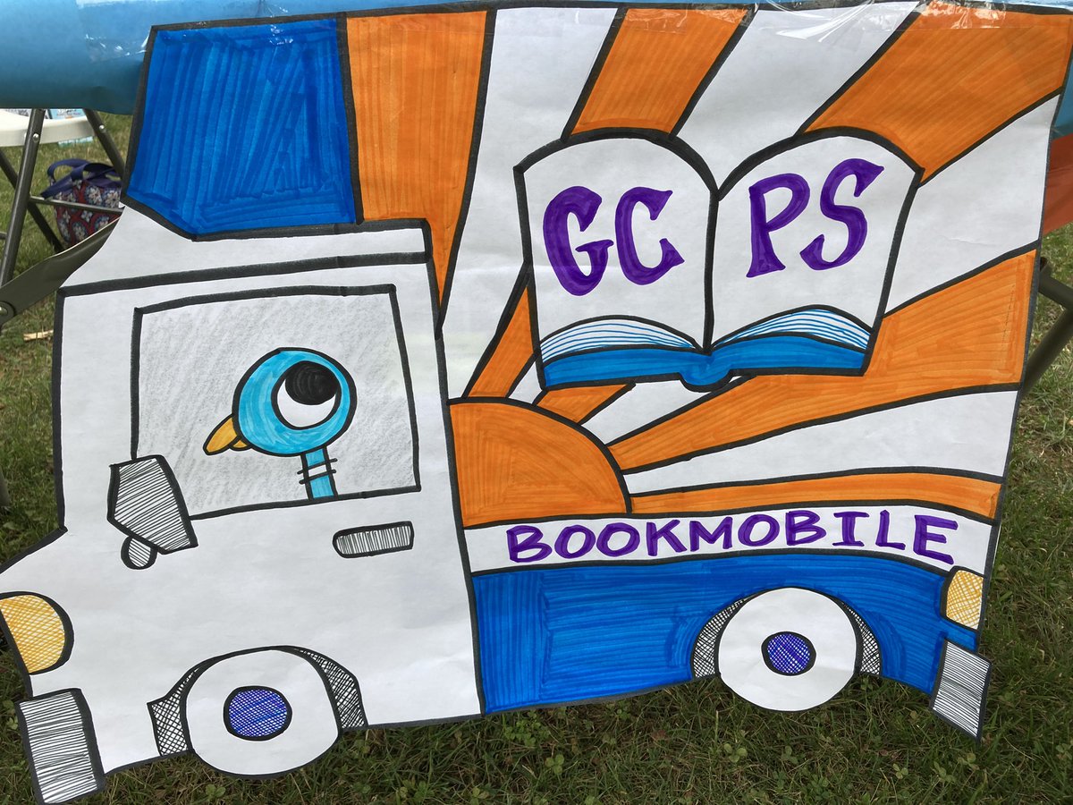 RoadrunnerLMC's tweet photo. Come on out to the Goochland Courthouse and visit with us! We’re here until 8:00 tonight. #NationalNightOut https://t.co/of2nDBauAU