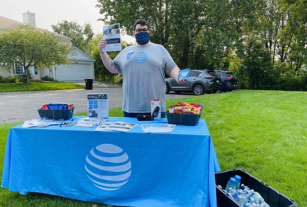 It’s #NationalNightOut and Coon Rapids AT&amp;T is ready to go!! Come on out and enjoy some sweet treats while we tell you all about our AMAZING offers, and AMAZING campaign to spread awareness and raise $$ for the American Heart Association  #BOLDhearts #NNO <a href="/Nikki_Jensen1/">Nikki Jensen👩🏼‍💻</a>