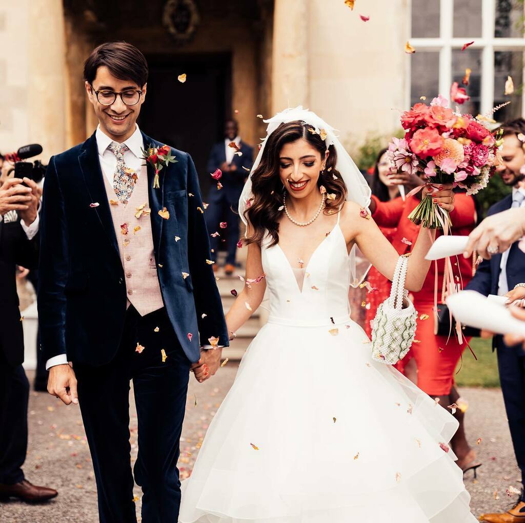 Jennyfleur22's tweet photo. Wow! Fastest preview in the history of all previews… @harrymichaelphotography is on fire! 🔥 always love seeing the pro pics and these from M&amp;J’s wedding @elmorecourt on Sunday really capture all the fun and happiness. So much vibrancy with the reds a… https://t.co/USBReWk4H3 https://t.co/ZllpU4DXaz