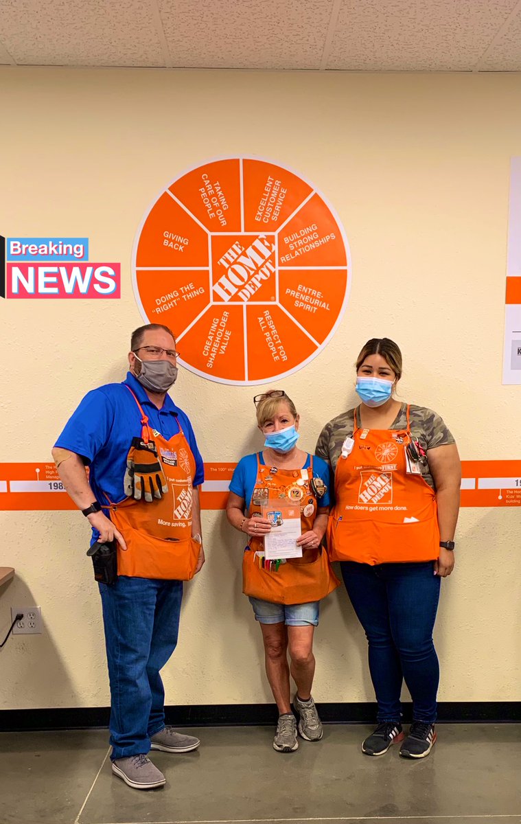 Kelley Receiving A Homer Award For Her Dedication To Delivering Outstanding Customer Service And Selling The Whole Project @WillHomeDepot @ElmoBermudo @LaurenHuffman18 @Tiffersmw