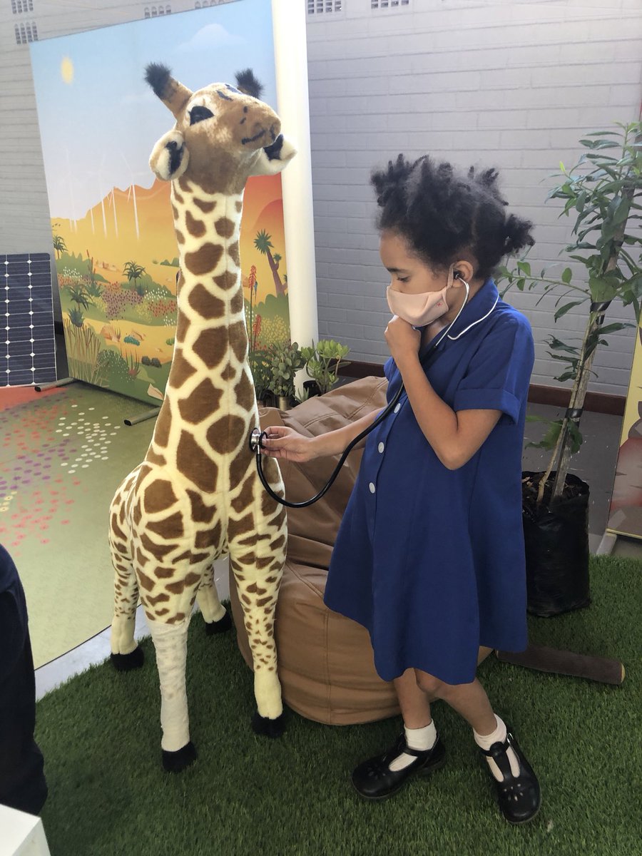 PlayAfricaCM's tweet image. 👧🏾👧🏽👧🏿 Girls who ❤️ #science can become women with #STEM careers! 

Proud to join @3M in expanding science education in South Africa 🇿🇦!

#NationalScienceWeek #WomensMonth