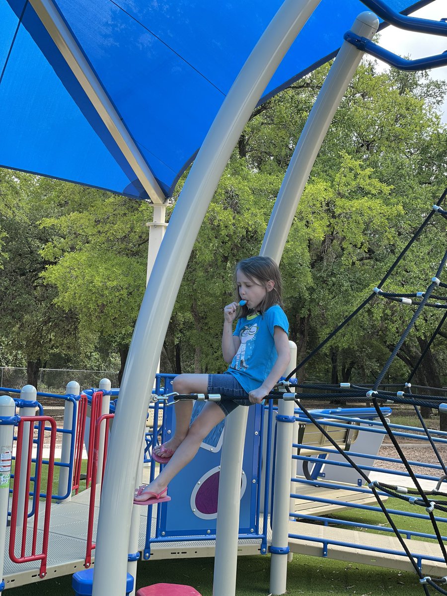 MsJRRISD's tweet image. Ending Launch with a bang! 🚀 Teachers enjoyed @rudysbbq breakfast tacos while students ❤️ed their popsicles. So lucky to have served Old Town &amp;amp; this community of learners. #OTELaunch #LearningLaunch