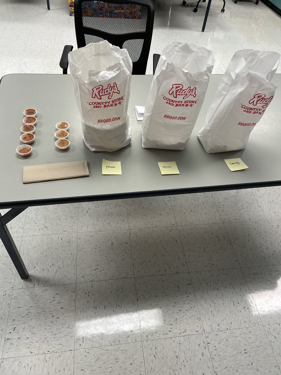 MsJRRISD's tweet image. Ending Launch with a bang! 🚀 Teachers enjoyed @rudysbbq breakfast tacos while students ❤️ed their popsicles. So lucky to have served Old Town &amp;amp; this community of learners. #OTELaunch #LearningLaunch