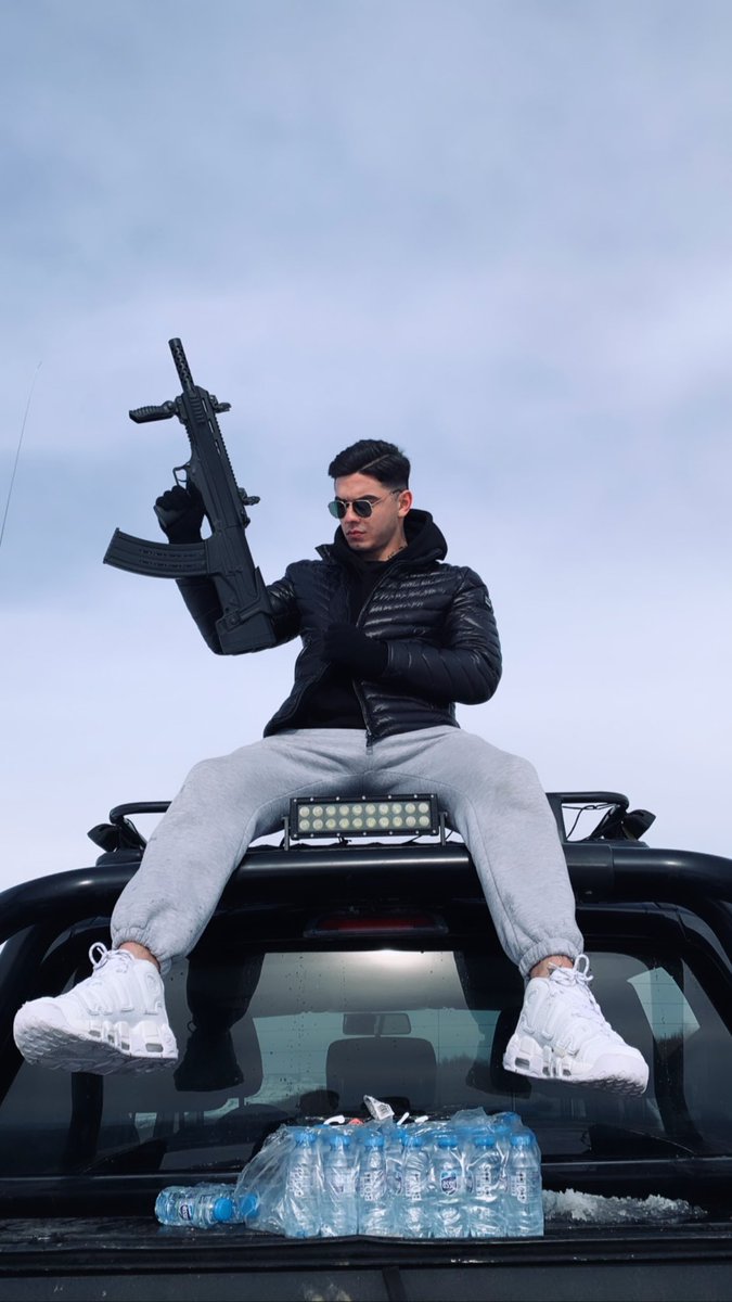 İnstaya silahlı foto atamıyorum burda kalsın