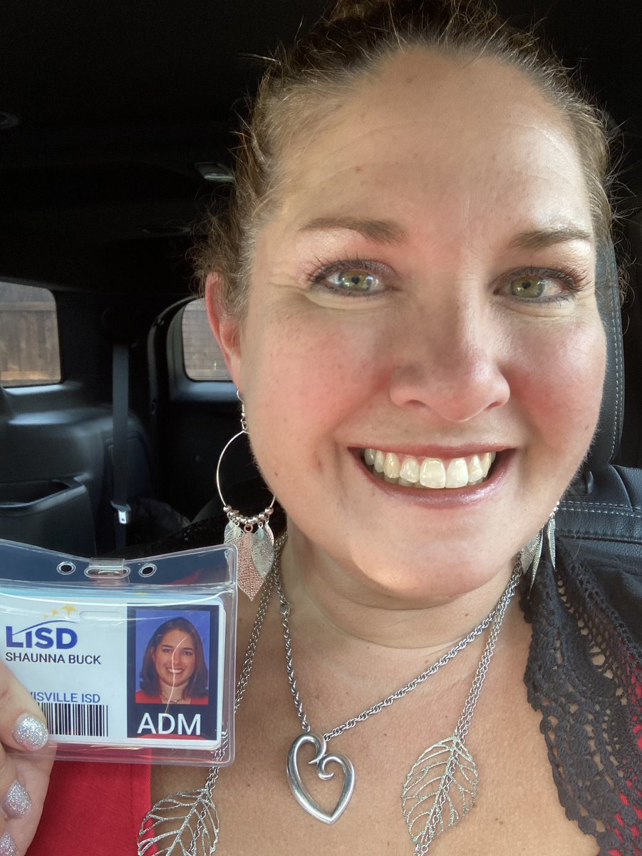 shaunna_buck's tweet image. Starting year 20 in @LewisvilleISD ! So thankful Mary Stockton and Alan Cassel took a chance on this kid way back then! #OriginalDurhamDragon #ForeverEnglishTeacher #LISDConvocation21