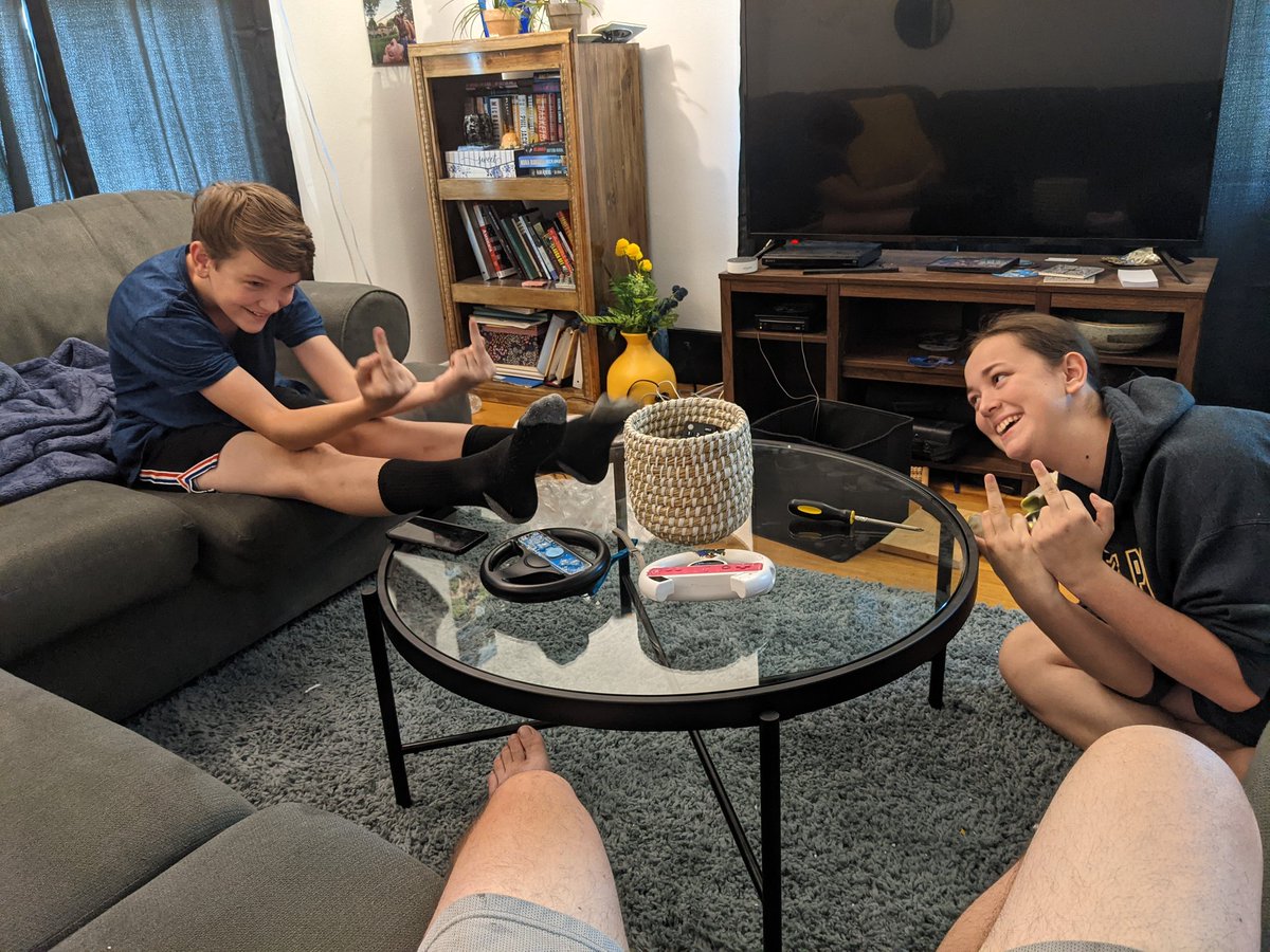 unfiltereddad's tweet photo. My kids are becoming professional picture ruiners. #hownottoparent https://t.co/EgcAkmsh1n