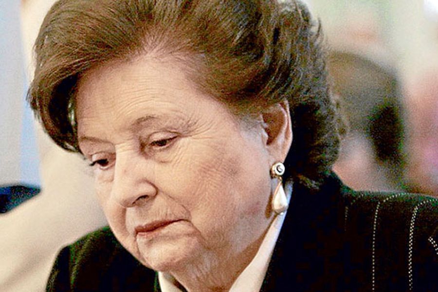 ADM_CuentaChile's tweet photo. 🔵 INFORMACIÓN DE ÚLTIMO MINUTO DESDE El HOSPITAL MILITAR | Muere Lucía Hiriart Rodríguez, pero muere de la risa al enterarse que medio Chile está pendiente de que finalmente se la lleve la pelá: "Estoy vivita y coleando" -aseguró con una sonrisa socarrona la viuda del dictador. https://t.co/OlJxJWOomz