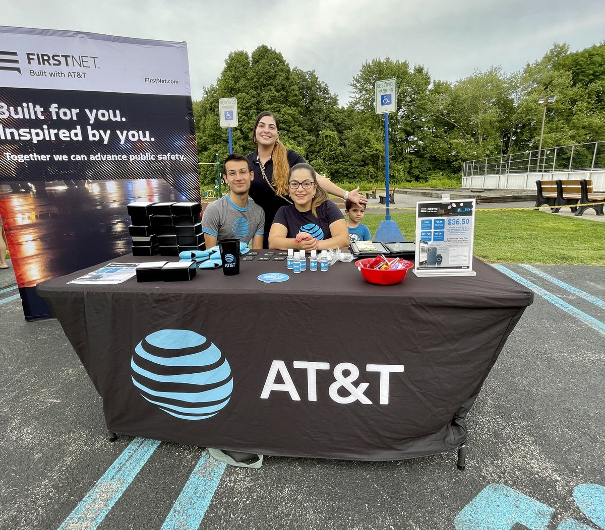 National Night Out!! #Newburgh #FirstNet #OneNYNJ <a href="/klane0917/">Klane</a> <a href="/marcellobenny/">Benjamin Marcello</a> <a href="/judy_cavalieri/">Judy Cavalieri</a>