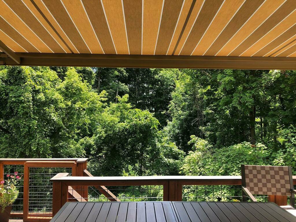 midtownawning's tweet photo. This deck was sooooo hot before we added this sweet @summerspaceusa awning with @tempotestusa fabric.  Now it’s cool as a cucumber.  #awning #awnings https://t.co/c2OoGKdCqL https://t.co/GwG5JDcAdB