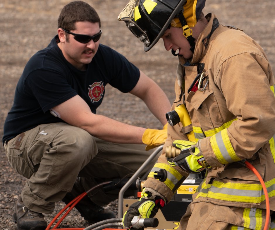 BestPracticeMed's tweet image. #EMTstudents choose one helicopter lab or extraction lab, go!