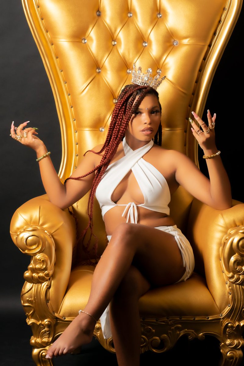 aaliyahx0803's tweet image. ♌️✨Goddess of The Sun✨♌️ #chapter21