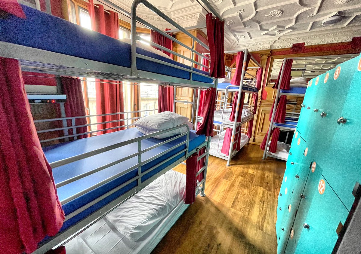 Last night of the UK tour with St Christopher’s Inn hostel. Today I hiked up to the top of Arthur’s Seat for some stunning views over looking the city of Edinburgh. On a lovely day like today, can’t beat views like this 😍🏴󠁧󠁢󠁳󠁣󠁴󠁿

<a href="/stchostels/">St Christopher's Inns</a> #Stchostels #innsiders #UK #Edinburgh